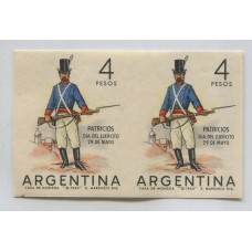 ARGENTINA 1964 GJ 1279P ESTAMPILLAS UNIFORMES MILITARES CON VARIEDAD PAREJA SIN DENTAR NUEVO MINT U$ 75